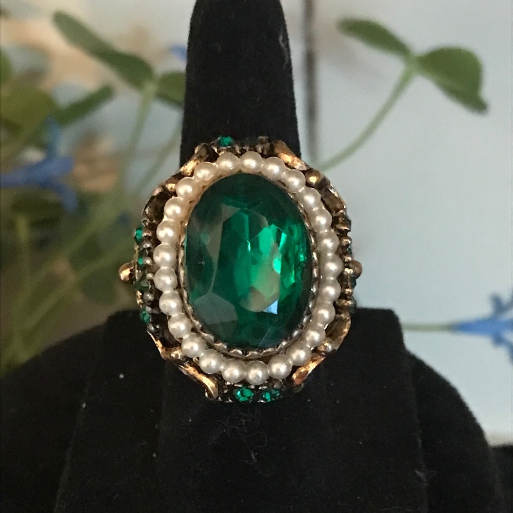 Adustable Vintage Faux Emerald & Pearl Ring